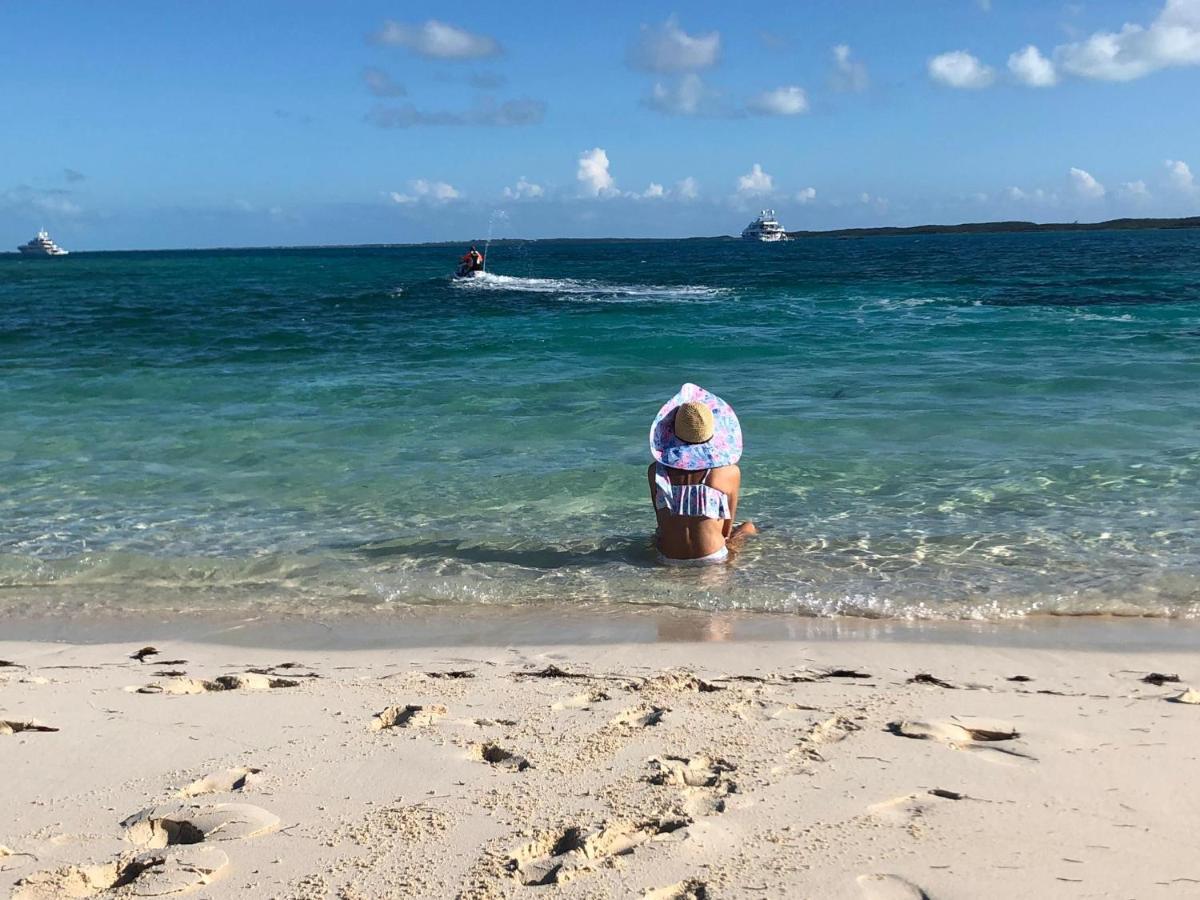 Turtles Nest Bahamas Apartment Джорджтаун Екстериор снимка